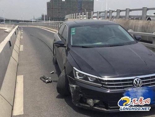 �����߿����ߵ�ͷ���ֻ�����ײ�ϻ��� �����������