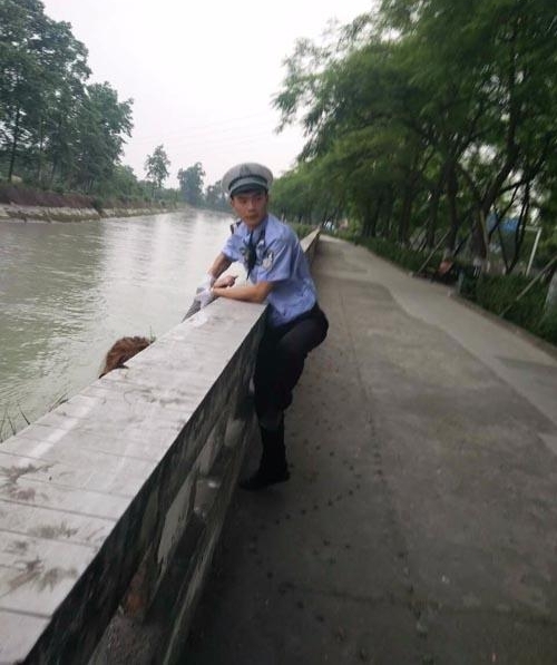 ����һŮ������������������� ·������һ��ץס