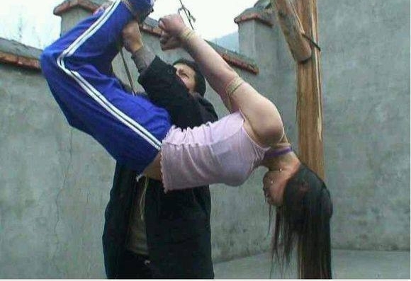 ũ��Ů�˳��챻��ס��������������ÿ���˵��