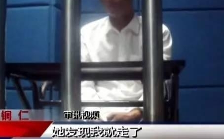 Ů������ϴ��ʱ ����ͻȻð����һֻ�ֻ�����