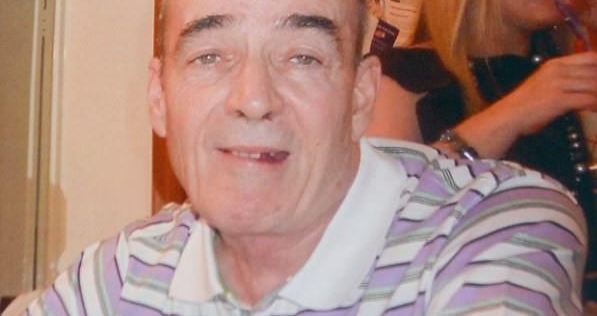 Ů�ӷ������̰�װ�ϵ�ͼƬʱ���ˣ�ͼ�ϵ��������Լ������ĸ���
