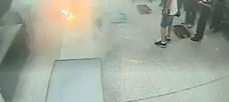 ��籦���㶵ͻȻ��ը���С����֫��������