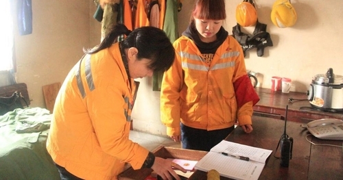 90����·Ů���ع���һ�죬һ���������Ѱ�