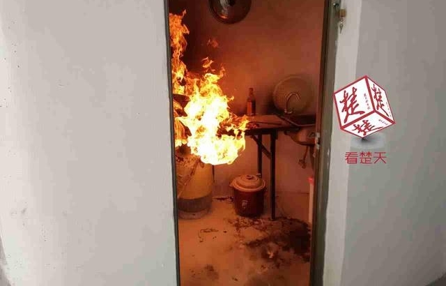 Һ����й©���Ƽ������ӣ���ʯ���ˮ�참ͣ����Ԯ