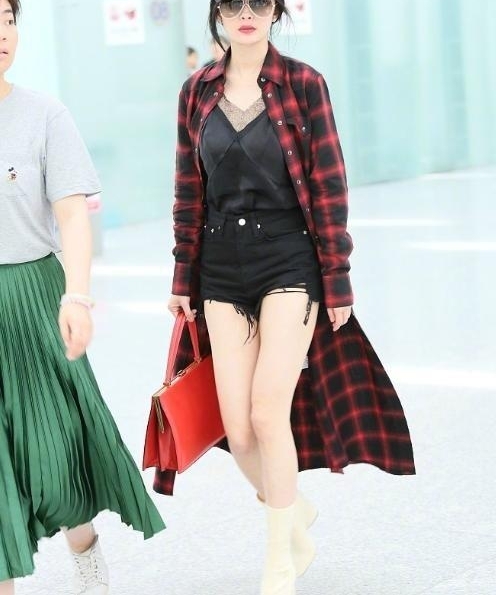 ���ݻ������ٴ��ع⣬һ˫���ȵв�������ı���