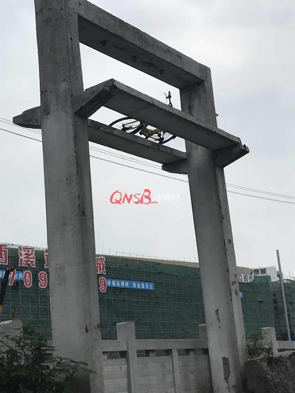 ����һ����С�Ƴ������˰���4�׸�ˮբ����