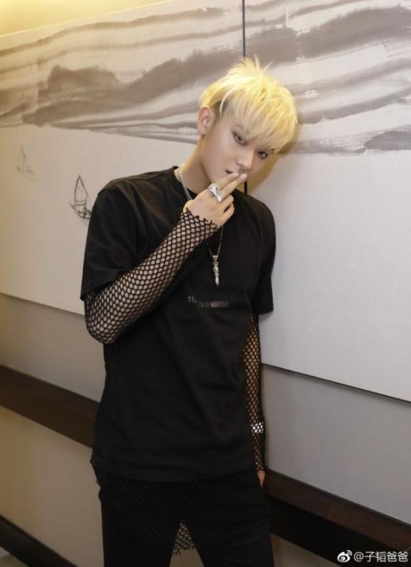 ���˻��Ů����СŴ�� ���ݰְֻ������Ͻ�Ŀ�⵹��׳��