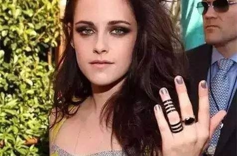 ĺ��Ů����ҹ�޾ɰ��� ĺ��Ů�������ϳ���