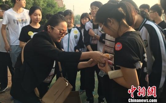 �ӱ��߿����գ���ٴ롰����������������װ����