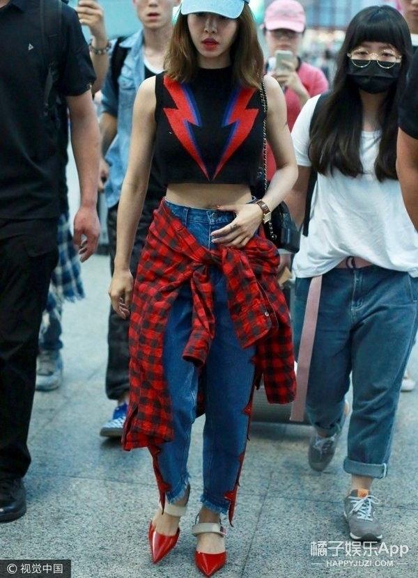 �������Ÿ���������װ�䡰����Ů����