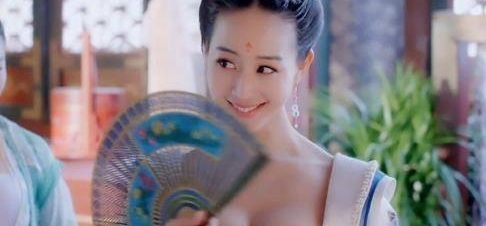 ��װ�����Ů�ӵ��ϻ���� ˭�������أ�