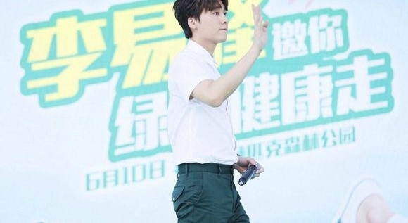 ���׷���ձ������������ͣ��׳��ºڿ��Ӽ�ֱ����18���У����