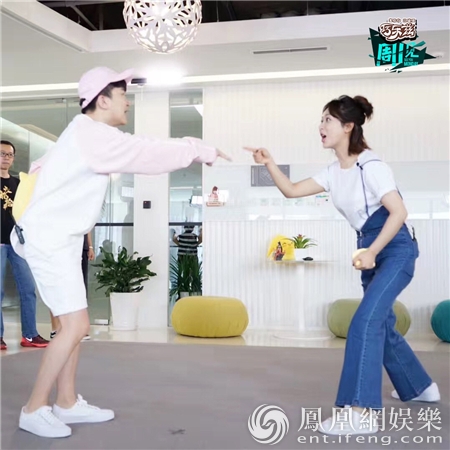 ����һ��3���������ڻ��� ���Ϸŷ�����ֱ���к�Ļ