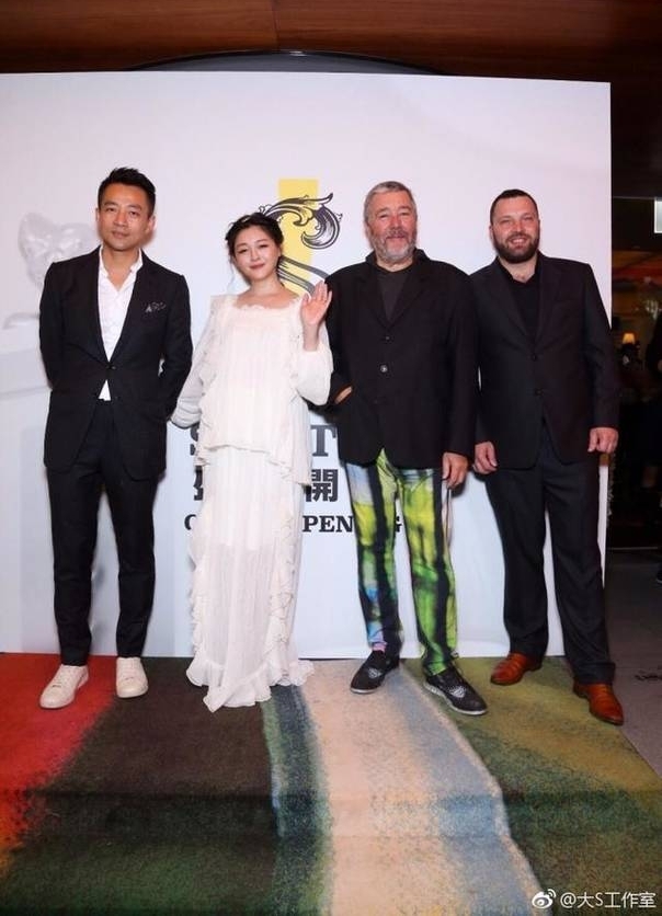 ���Ŀ����˾��ǻ����ˣ��̵���Щ�����е�Ů��