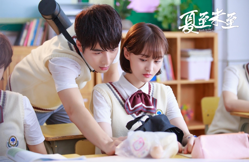 ���Ӿ硶����δ�����Ȳ�����÷�������·�氮��վ�ıߣ�