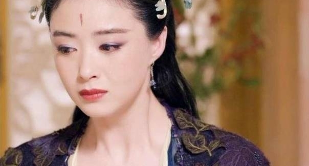 ��װ�����Ů�ӵ��ϻ���� ˭�������أ�