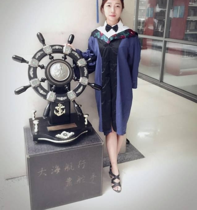 90 ����Ů��ʿ�����ߺ죺�о��Լ���һ��ʹ��
