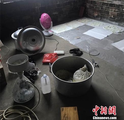 ���ӽ���ϻ�ɽ���춾Ʒ �����ư��ɶ�50����