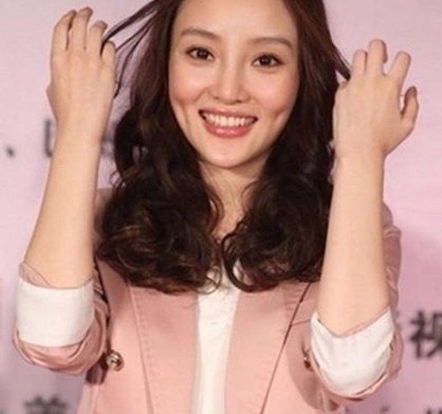 ��λ��������Ů���ǣ�١������������һλ����˿Ʊȣ�