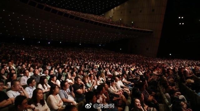 ���¸���ǫ�ձ�Ѳ�ݣ���˿�Ļ�ӭ�����������飬����¿�����¸�