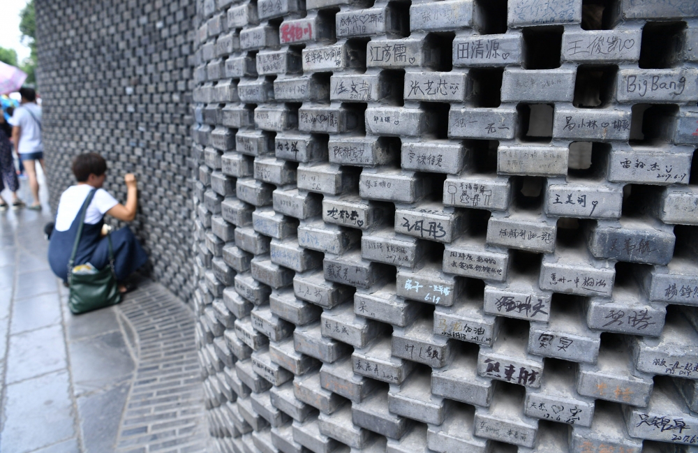 ��ʷ��ǽ���ο�Ϳѻ ÿ��ש��δ������