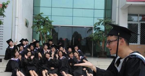 1��26Ů��ҵ���ߺ�:Ů�������ߵý����Ծ�����