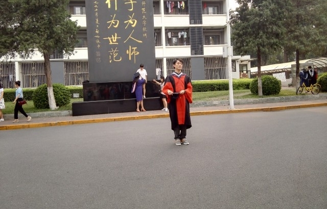 ��ЩͼƬ������ÿ����ѧ���ഺ�ļ��䣬��ʿ˧�����е���˵������