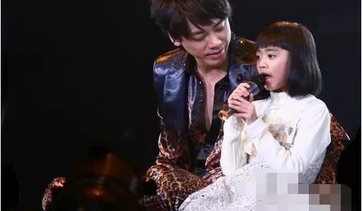 �ռ���17��Ů�������ع⣬���ĸ�����ֵ�ߣ����Ʋ�����Ҧ��