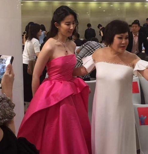 �Ϻ���Ӱ�������ĵ�����һϮ�����̣��·��ǳ�������ˣ�