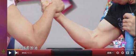 ���˻��Ů����СŴ�� ���ݰְֻ������Ͻ�Ŀ�⵹��׳��