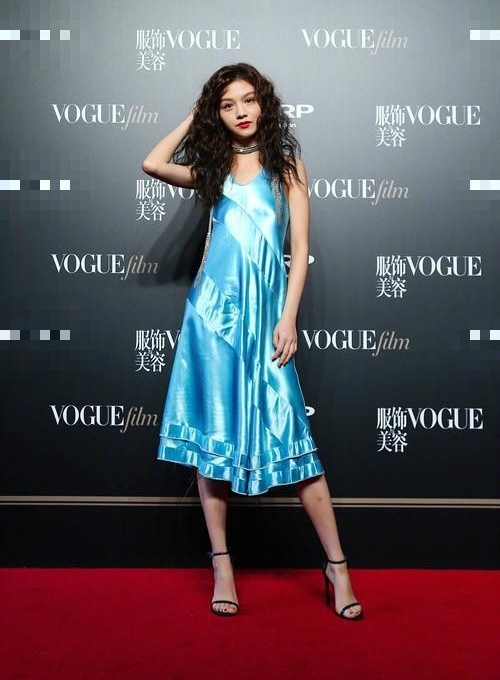 ����Ӱ����ۺ�̺�����Ĵ�˯�¾����ˣ����ݵ�һ�۾����ϳ�л�ȣ�