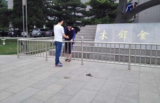 ��ЩͼƬ������ÿ����ѧ���ഺ�ļ��䣬��ʿ˧�����е���˵������