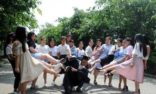 1��26Ů��ҵ���ߺ�:Ů�������ߵý����Ծ�����