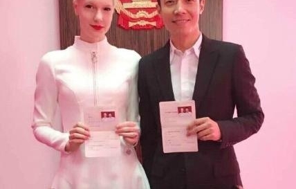 �ɷ��׸������й�С��˵��ȥ����������Ҹ��Ļ�ʯ��ʲô��