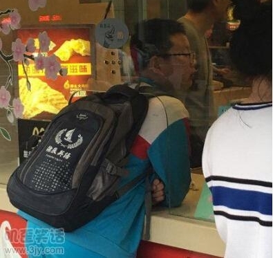 Ů��˯�����ֻ����յ��к�����һ����Ϣ