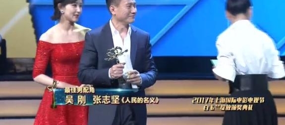 ��������������������Ů�����������룬�����Ů��ǹ���ͮ�����־��