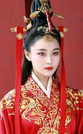 ��װ����Ů�����������˭����