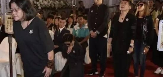 ��һ�ָ�Ů������������ɽ࣬�ɰְ��������ɽ೤���������