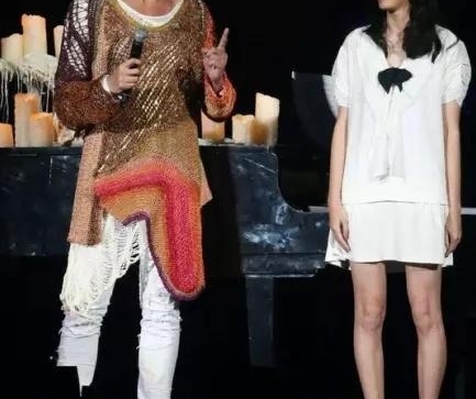 �ռ���17��Ů�������ع⣬���ĸ�����ֵ�ߣ����Ʋ�����Ҧ��