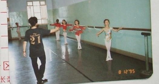 ��ԲԲ�������ߺ��������Ҷ��ӣ�������ż��͵͵��ע��������Ӯ��