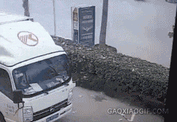 ������ͼ����������������ͨ�¹���ô�ƣ�ǰ��ˮ�������п쳵