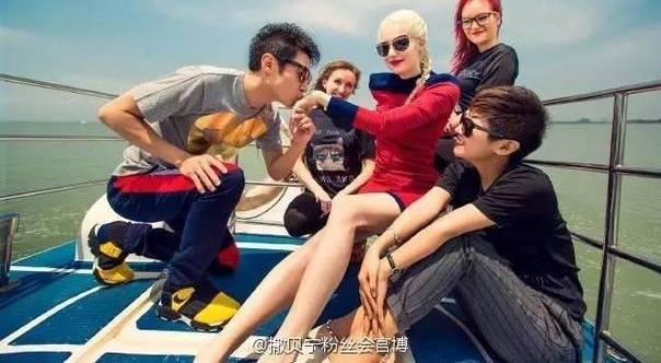 �������ں����������ֺ�;�ͨ�����黭�Ľ��