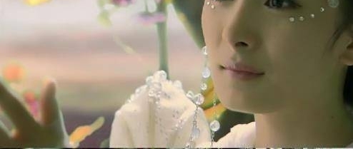 ��װ�����Ů�ӵ��ϻ���� ˭�������أ�