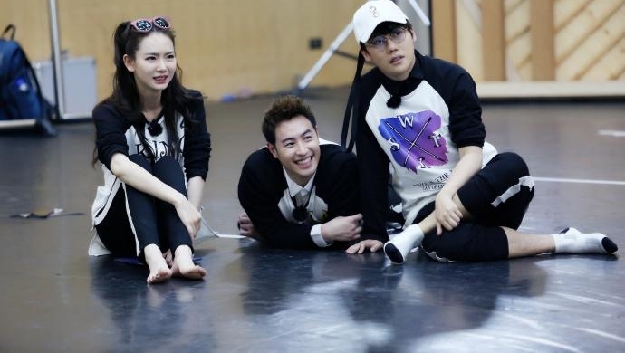 �Ի������������ա��ܵ��ݣ�ģʽ���µ��Ƶ���������ͻ��