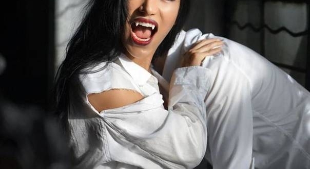 ������Ů��ڵ�������������Ī������