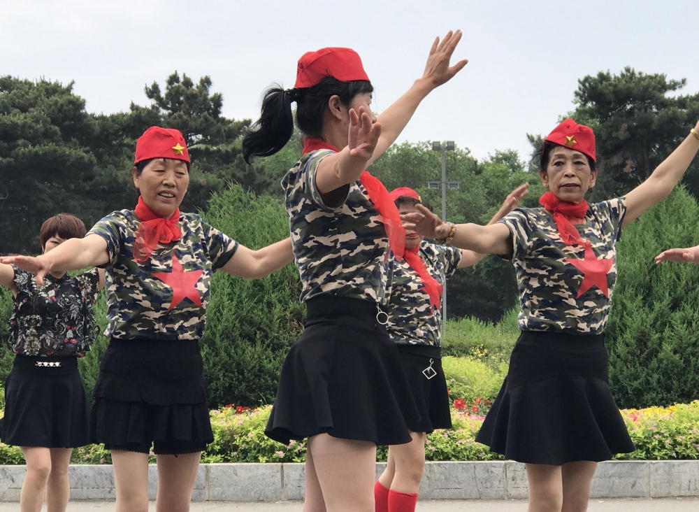 ����ս�װ���㳡�� ����ֱ��׬����