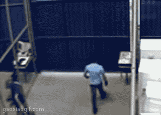 �������ˣ����ӳ�ǰ��ˣ�������İְ�������һ���˺��Ī��