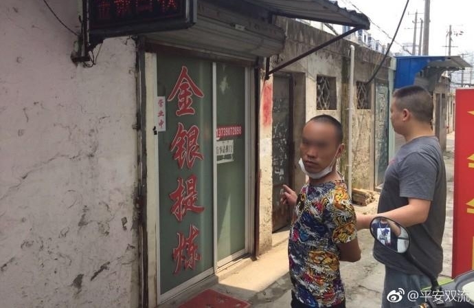 �ɶ������װ��Ů��ҡ����һ�������񾯳�����˯������