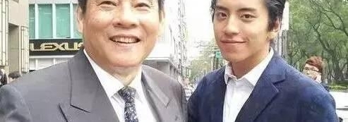 ���˻��Ů����СŴ�� ���ݰְֻ������Ͻ�Ŀ�⵹��׳��