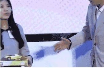 �����ǵ�����˲�䣬���ෲ�����ȷ��ˣ�